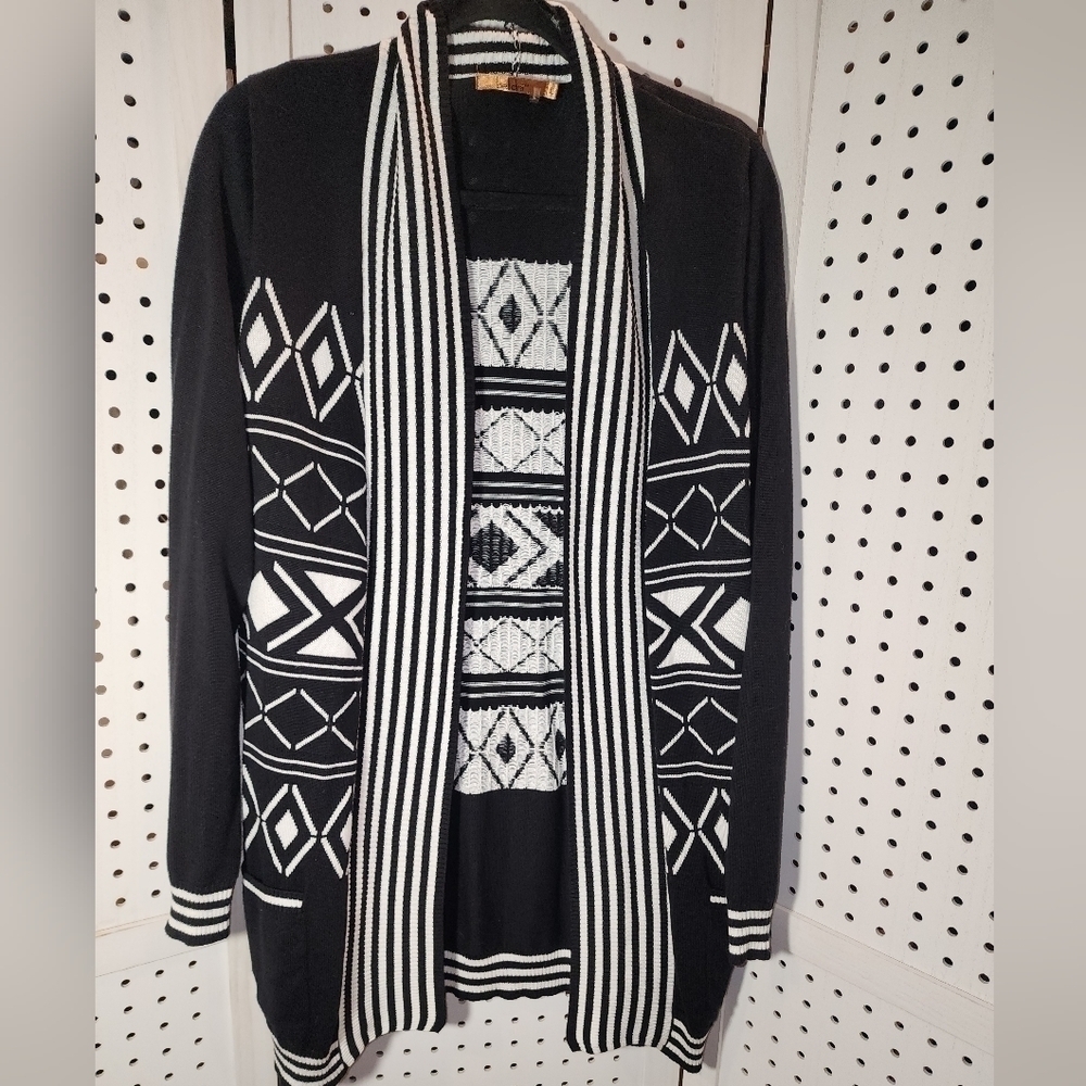Belldini Large Black/White Cardigan Knit Sweater Geo Design Long Sleeve
